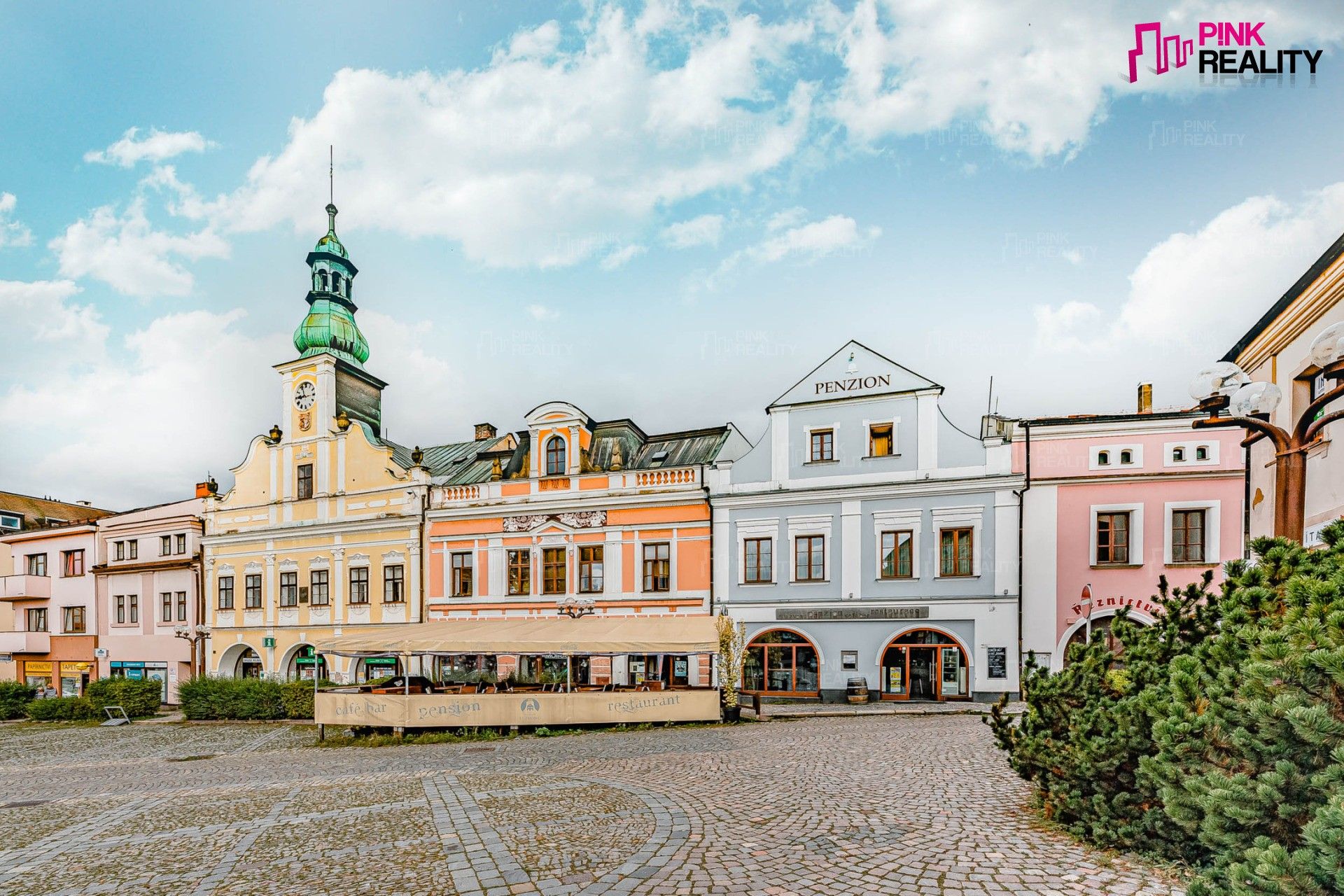 Prodej komerčního prostoru 597 m² - foto 1