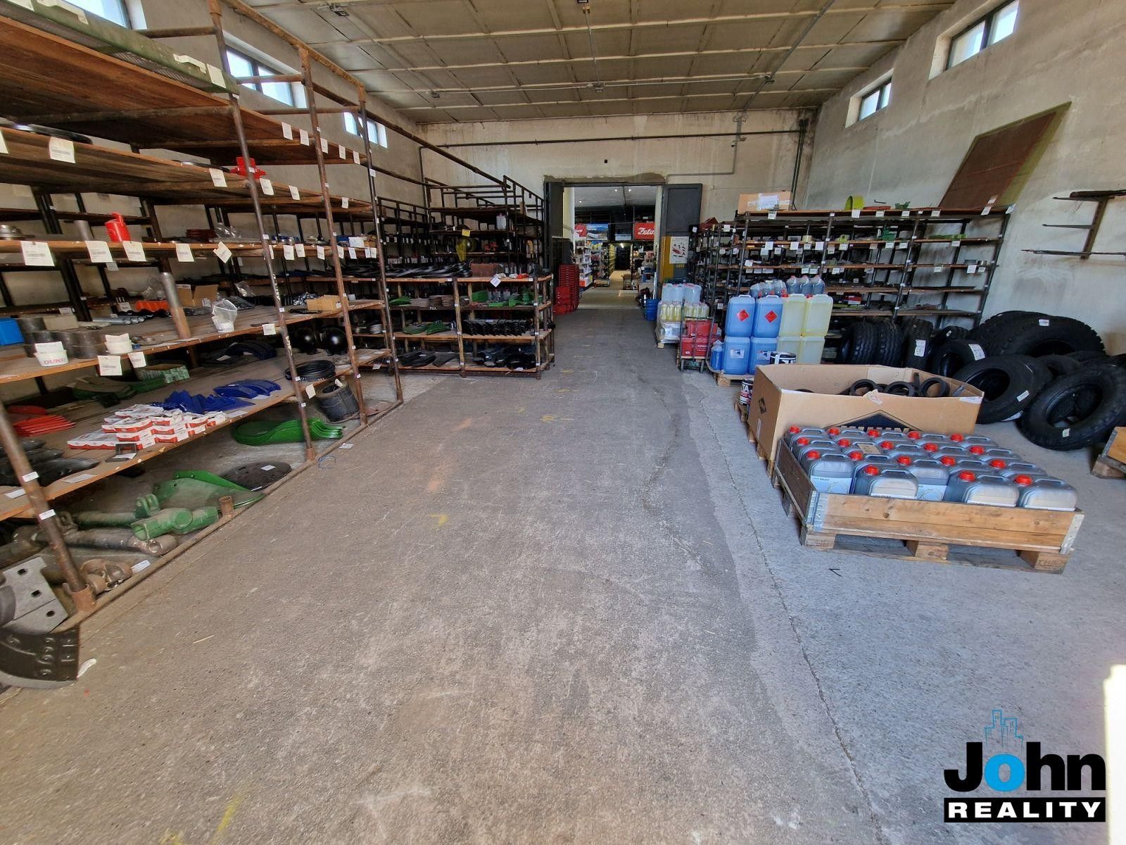 Prodej komerčního prostoru 1500 m² - foto 12