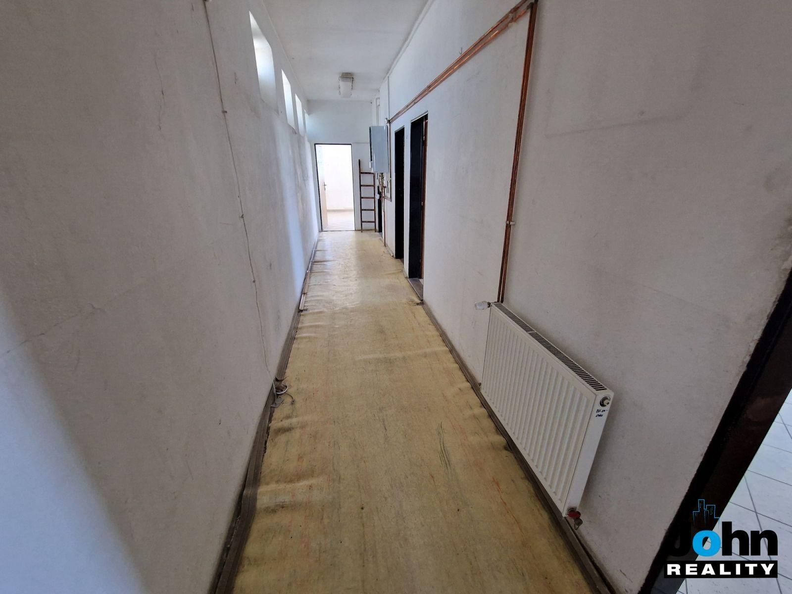 Prodej komerčního prostoru 1500 m² - foto 24