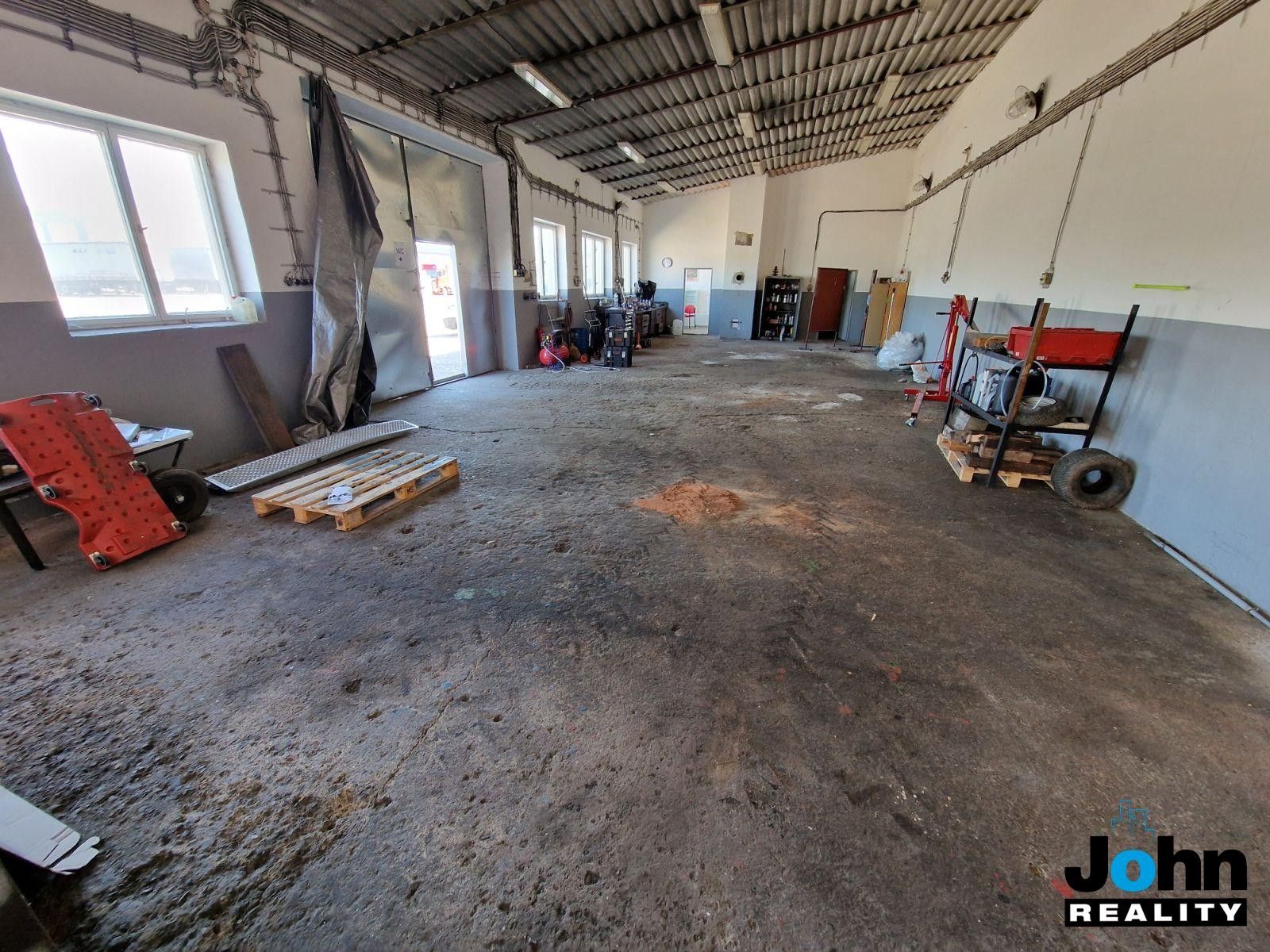 Prodej komerčního prostoru 1500 m² - foto 17