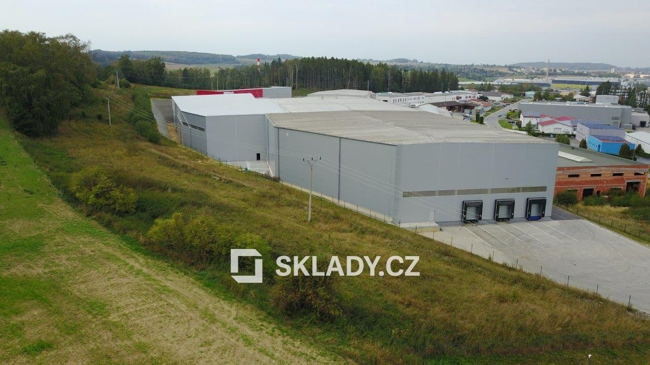 Pronájem komerčního prostoru 800 m² - foto 10
