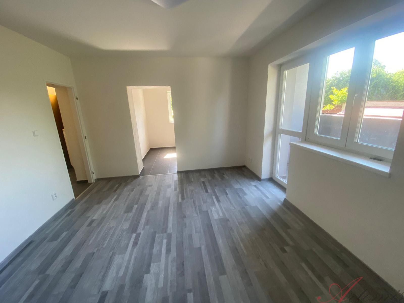 Pronájem bytu 2+1 50 m² - foto 8