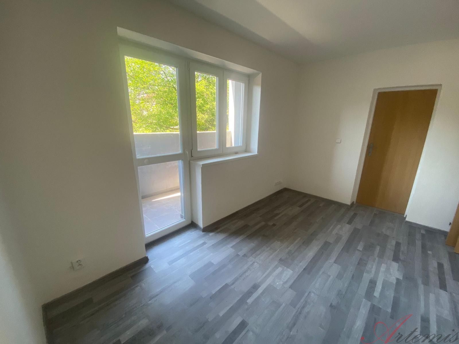 Pronájem bytu 2+1 50 m² - foto 9