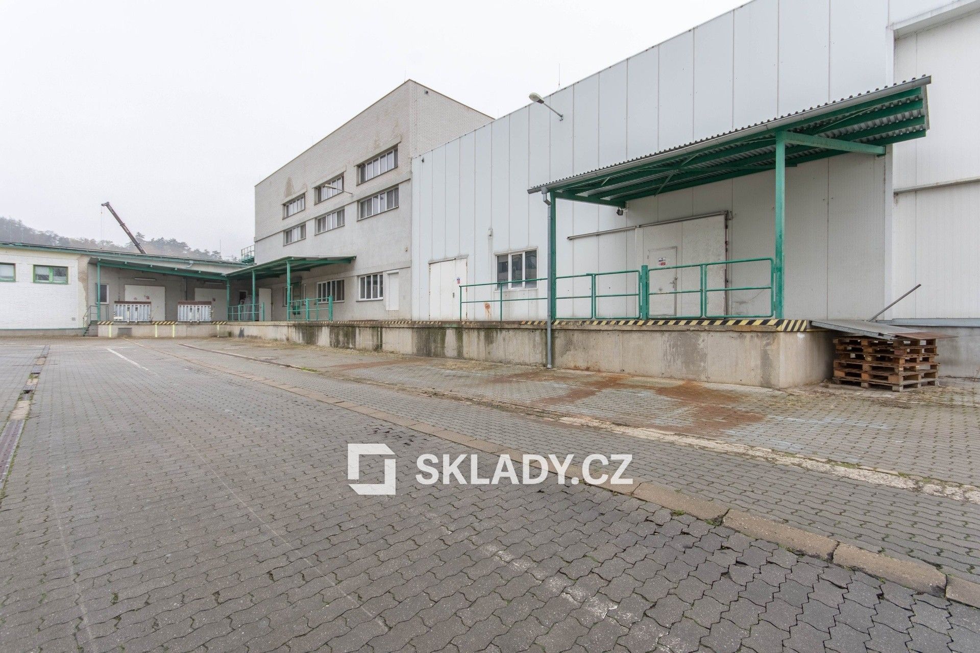 Pronájem komerčního prostoru 1931 m² - foto 1