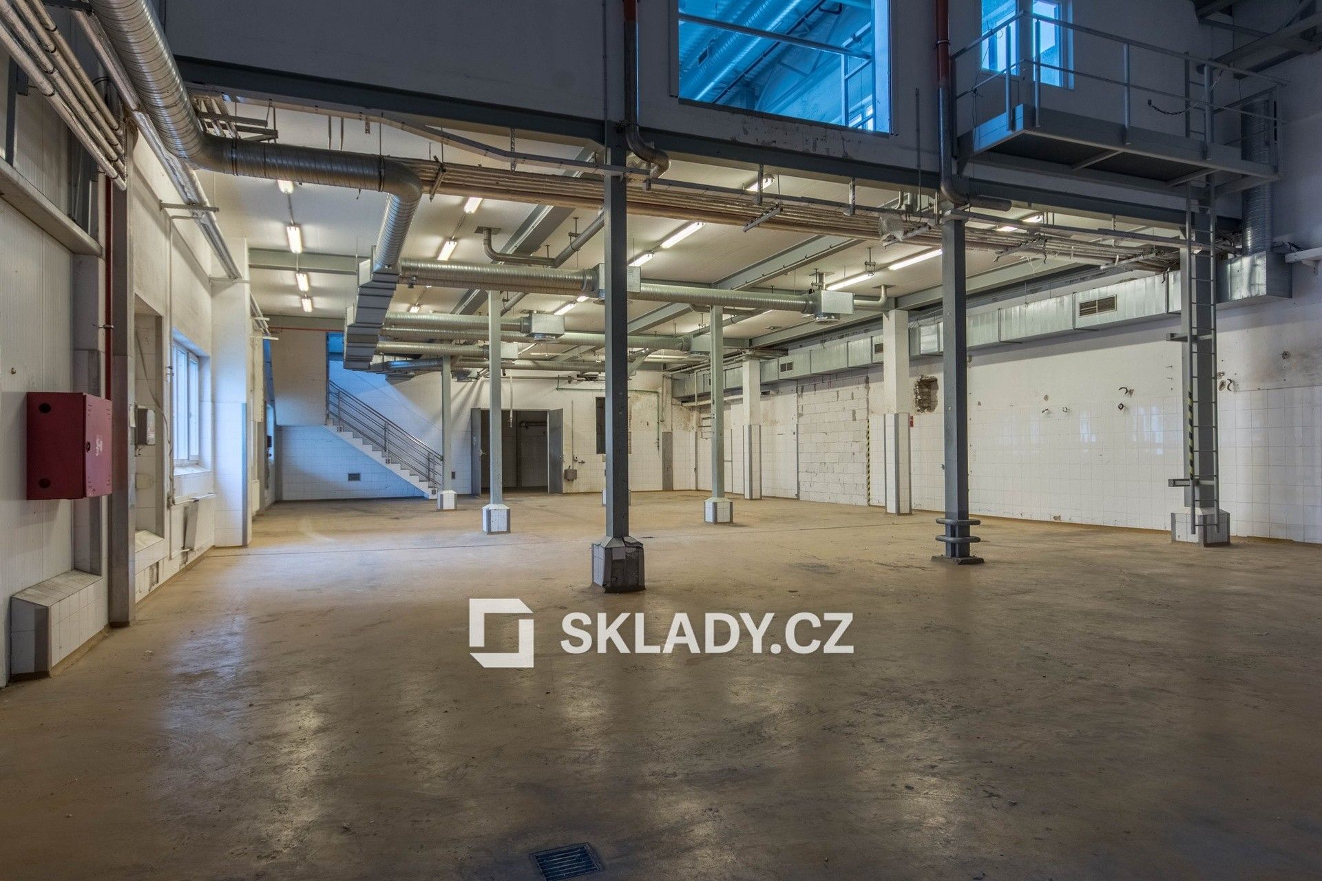Pronájem komerčního prostoru 1931 m² - foto 3