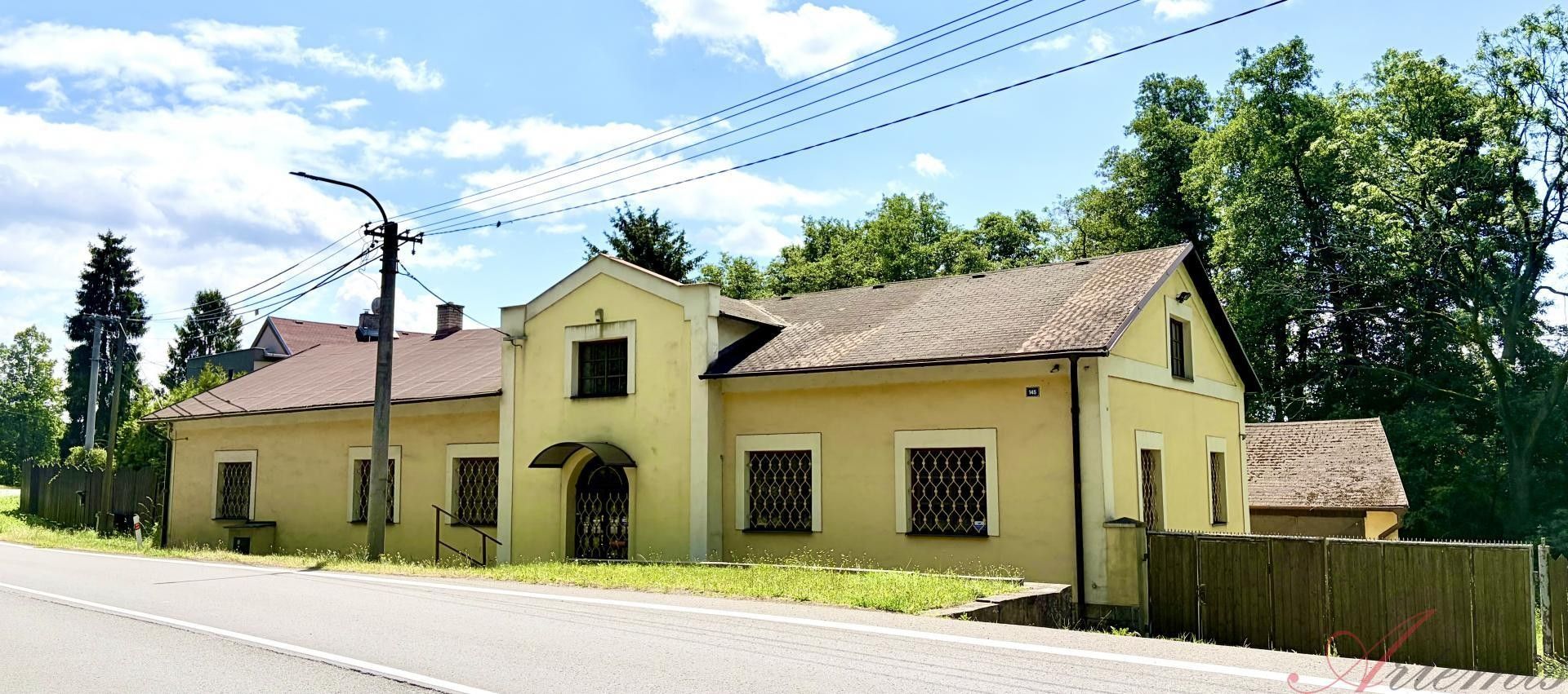 Prodej komerčního prostoru 400 m² - foto 1