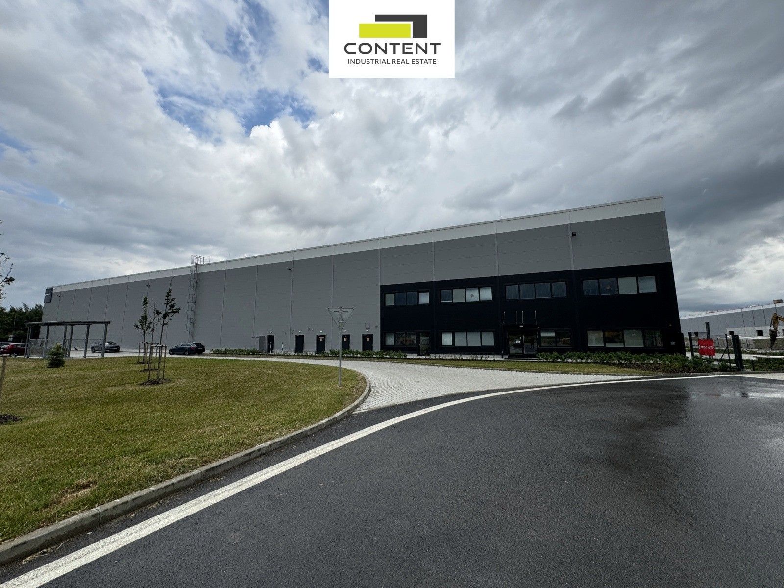 Pronájem komerčního prostoru 8890 m² - foto 2
