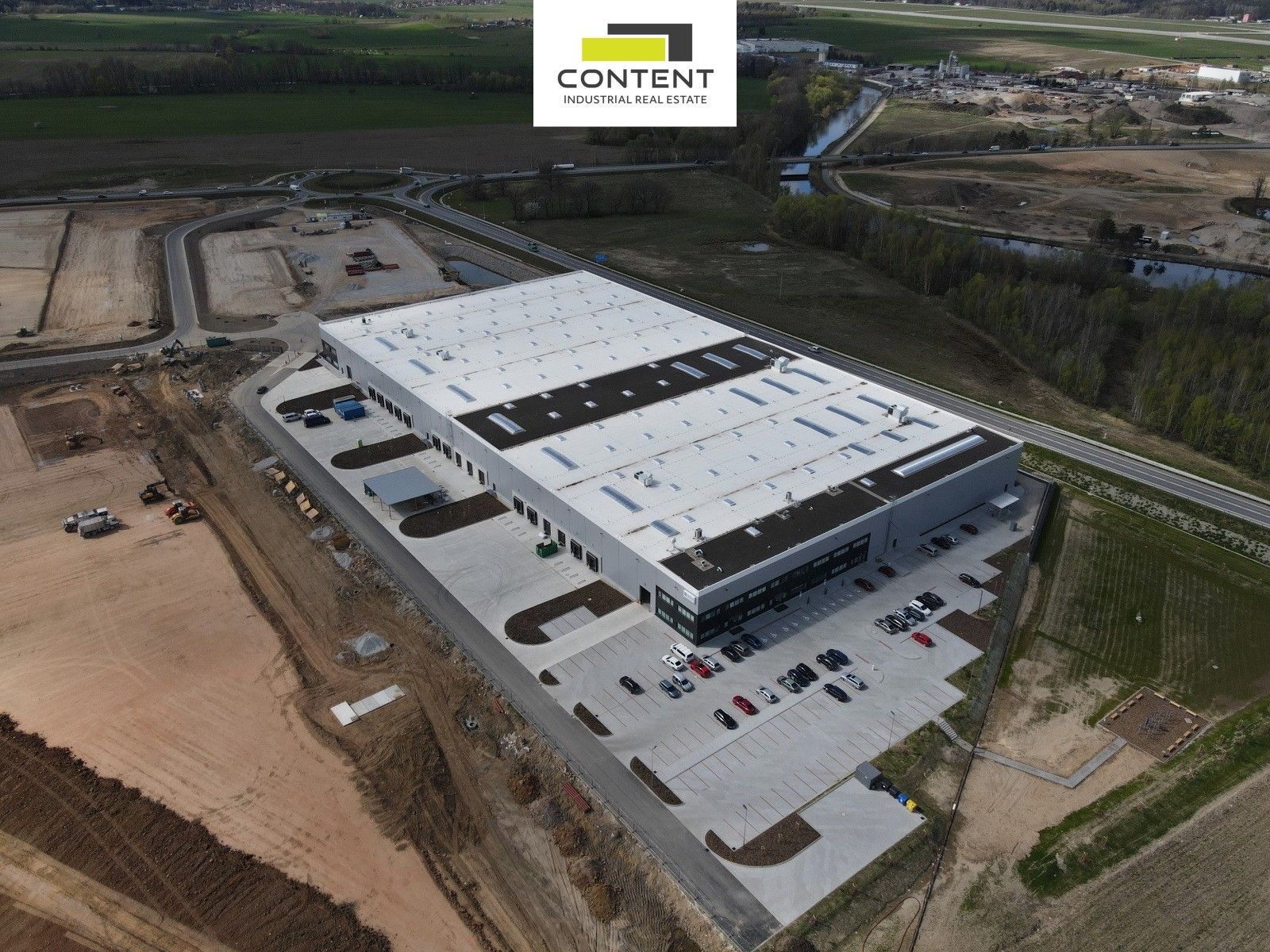 Pronájem komerčního prostoru 8890 m² - foto 7