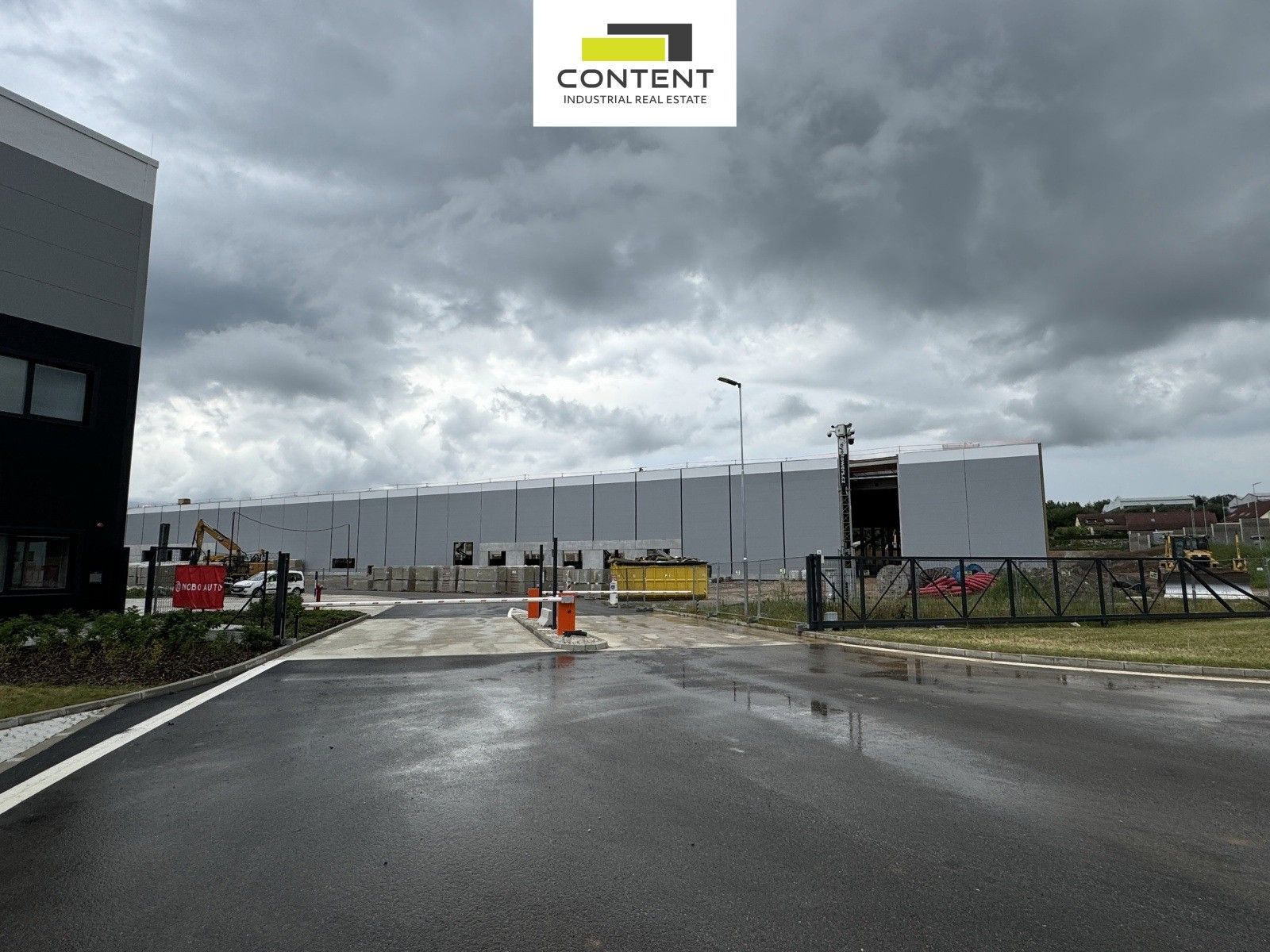 Pronájem komerčního prostoru 8890 m² - foto 11