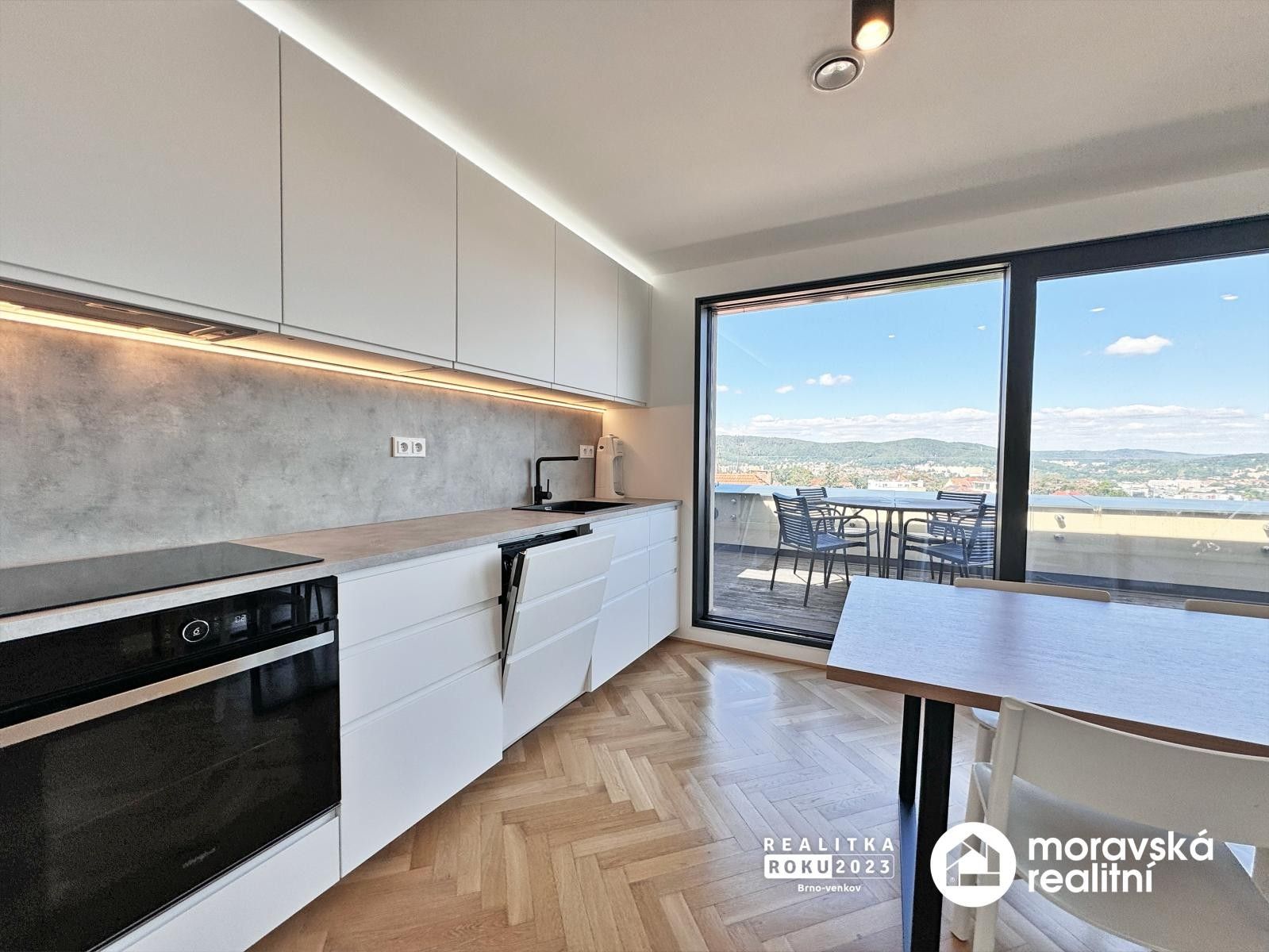 Pronájem bytu 4+kk 115 m² - foto 4