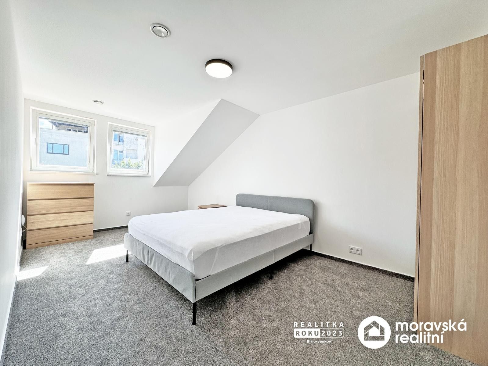 Pronájem bytu 4+kk 115 m² - foto 12