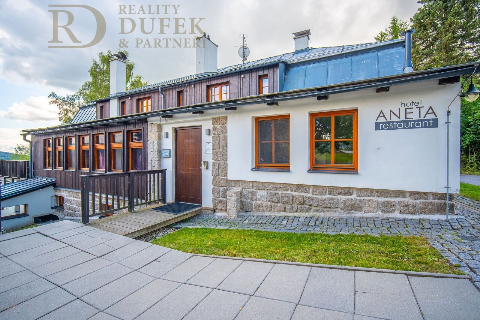 Prodej komerčního prostoru 631 m² - foto 1