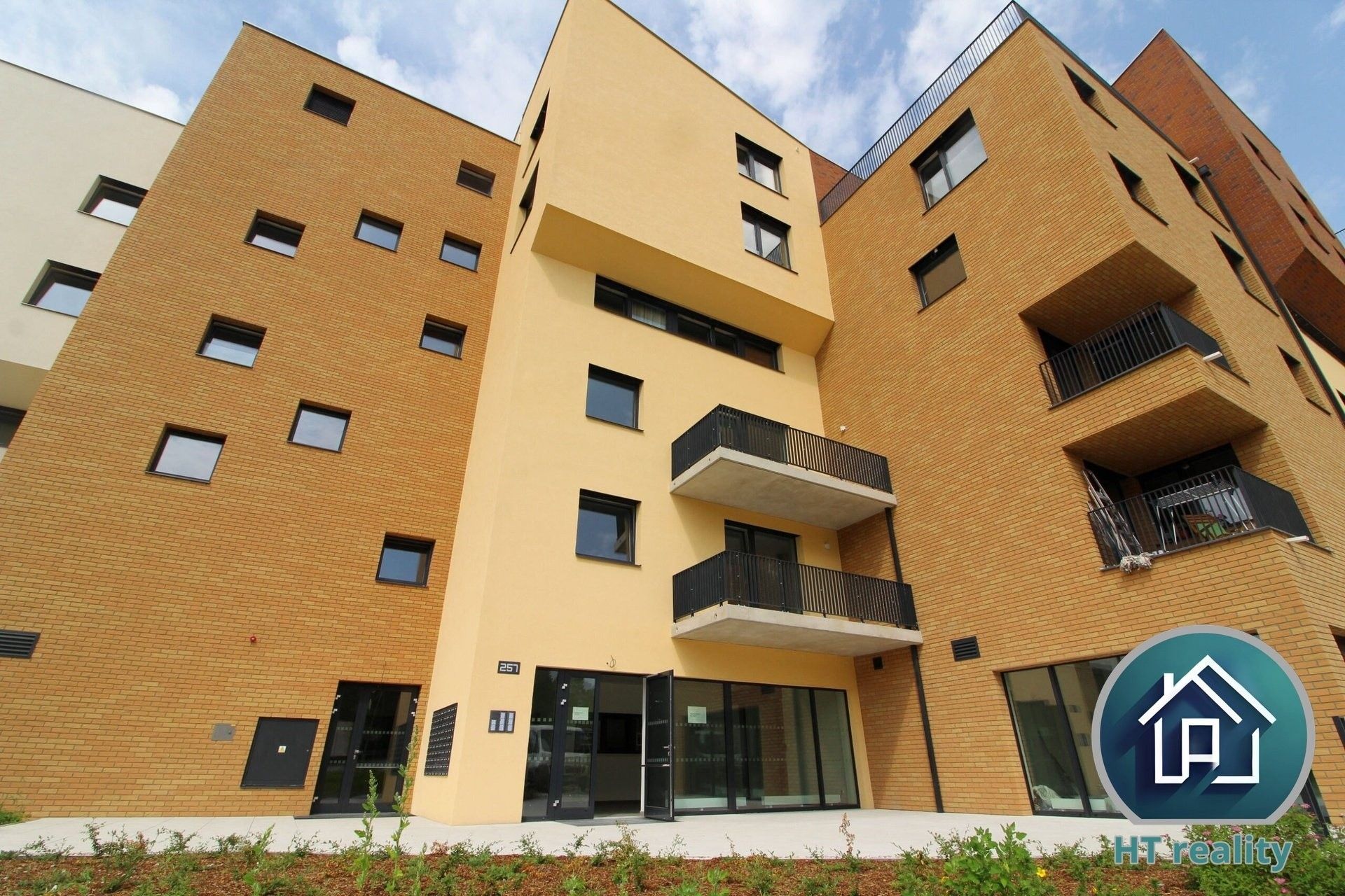 Prodej bytu 3+kk 77 m² - foto 1
