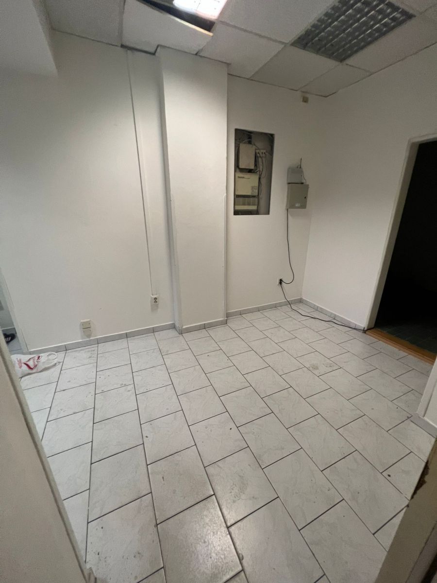 Pronájem nemovitosti 700 m² - foto 24