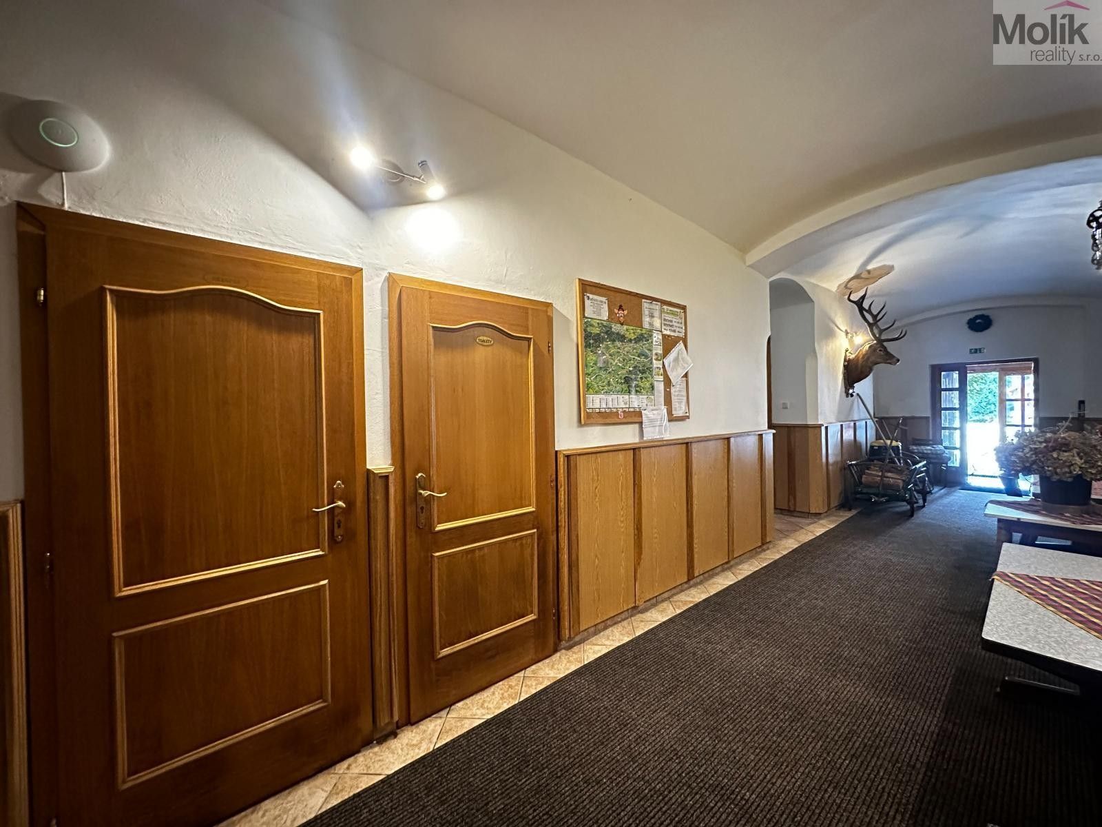 Pronájem komerčního prostoru 980 m² - foto 5