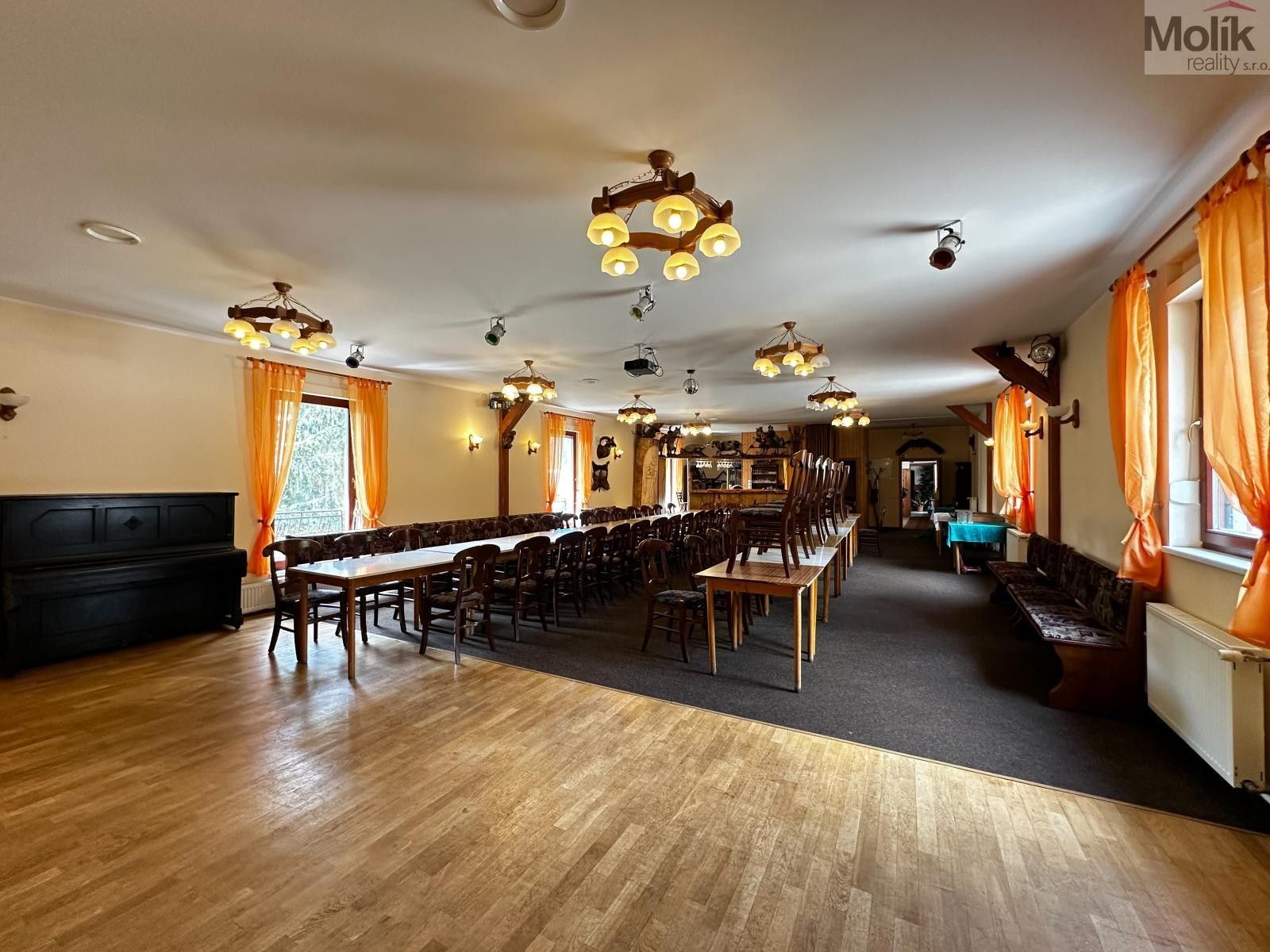 Pronájem komerčního prostoru 980 m² - foto 16