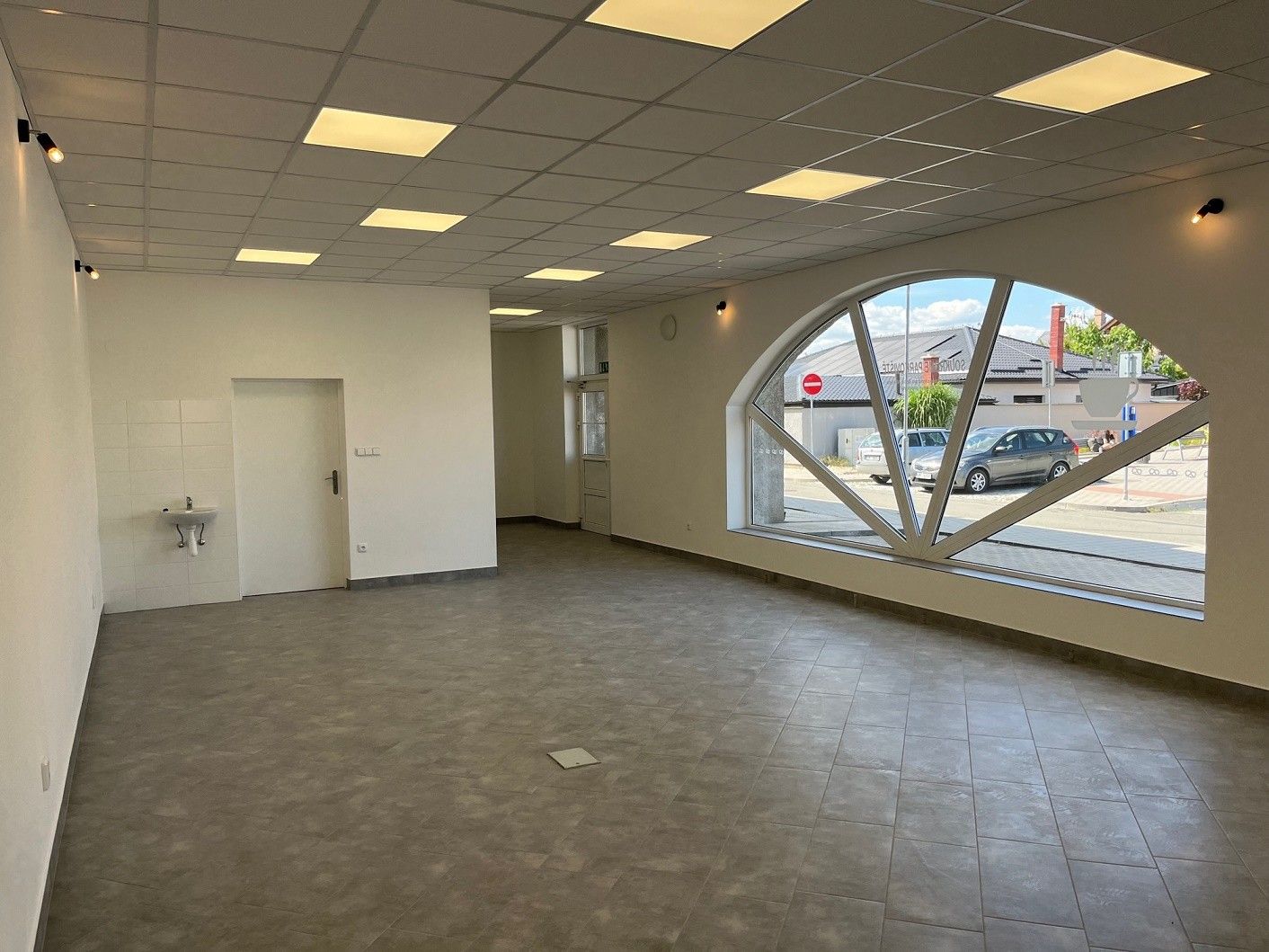 Pronájem komerčního prostoru 79 m² - foto 9