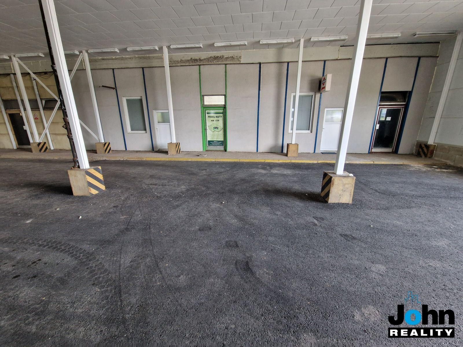 Pronájem komerčního prostoru 300 m² - foto 6