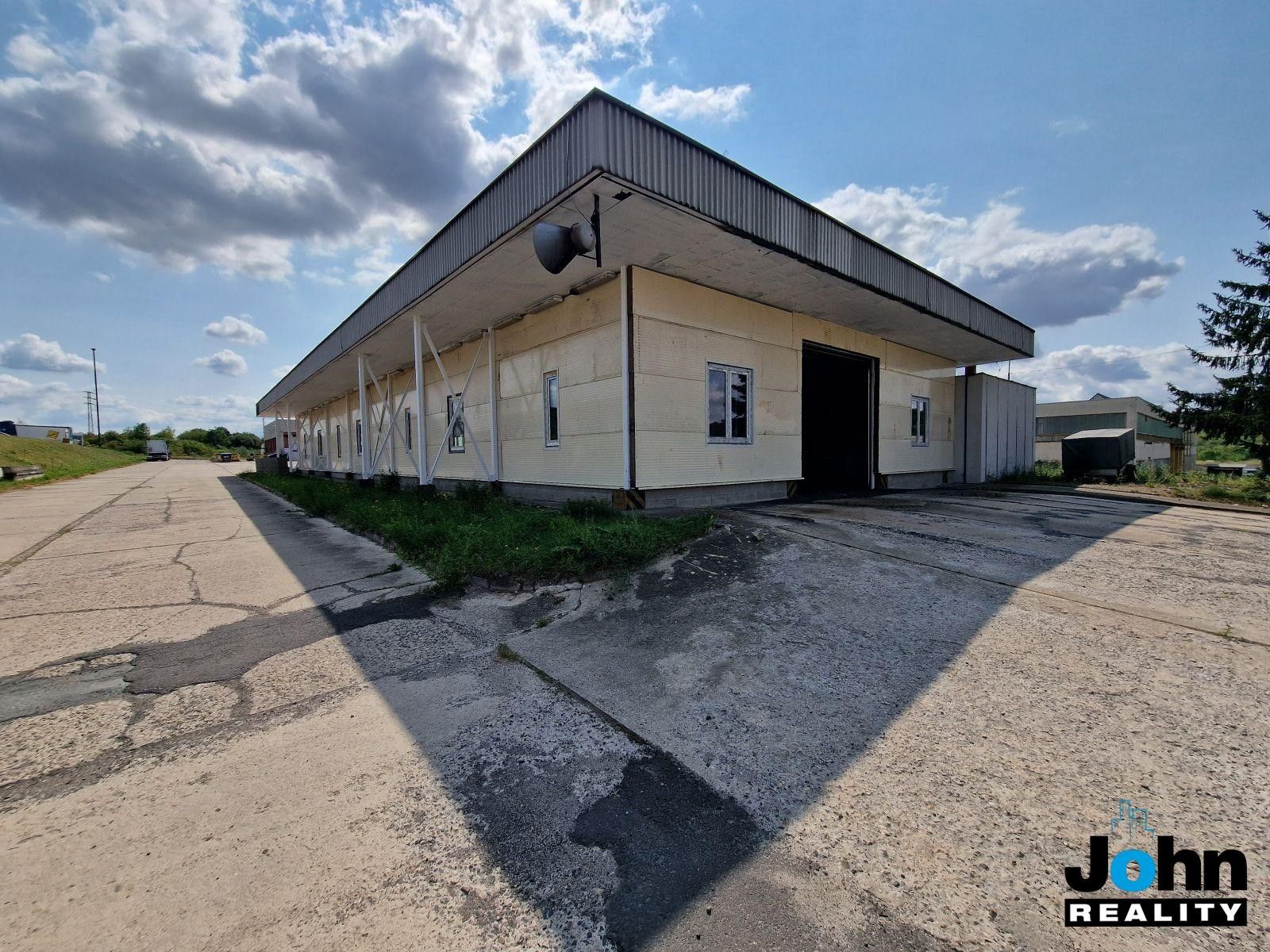 Pronájem komerčního prostoru 300 m² - foto 11