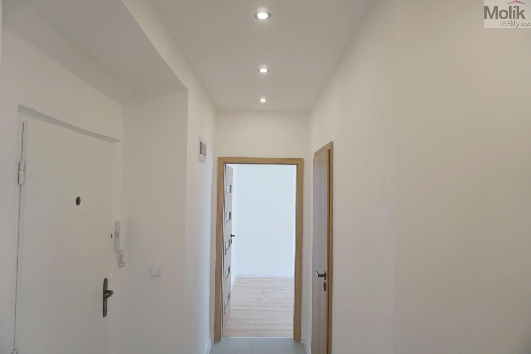 Pronájem bytu 2+1 52 m² - foto 10