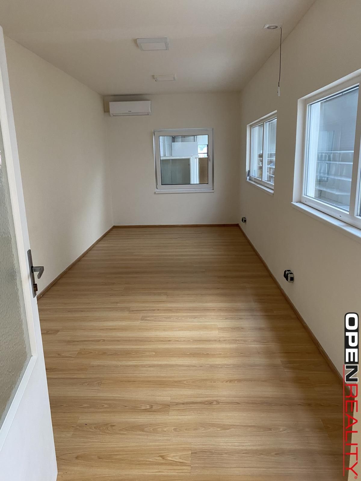 Pronájem komerčního prostoru 277 m² - foto 14