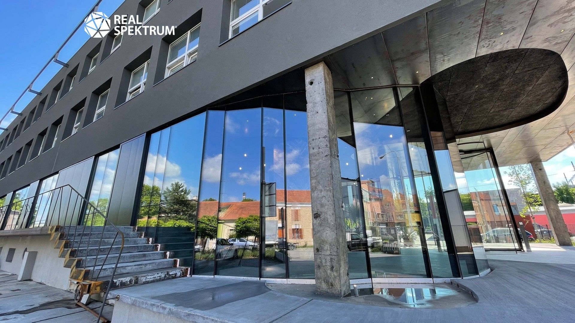 Pronájem komerčního prostoru 140 m² - foto 1