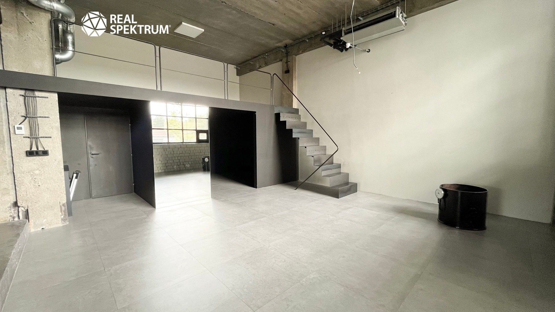 Pronájem komerčního prostoru 140 m² - foto 4