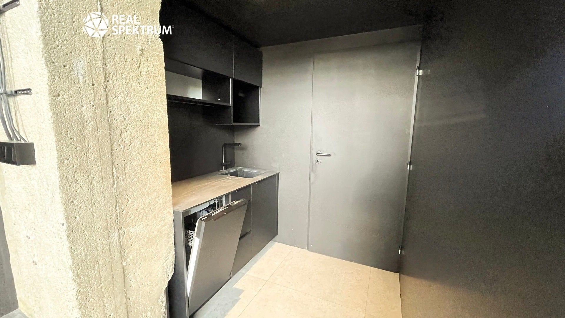 Pronájem komerčního prostoru 140 m² - foto 6