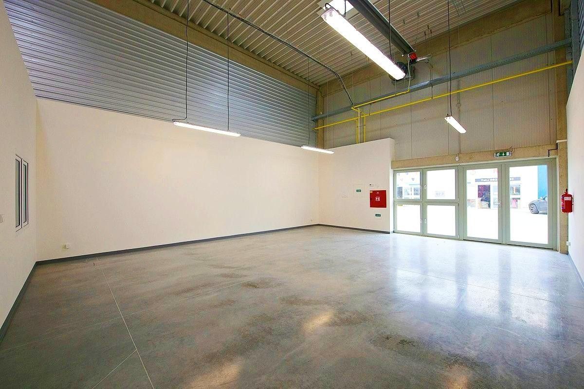 Pronájem komerčního prostoru 205 m² - foto 1