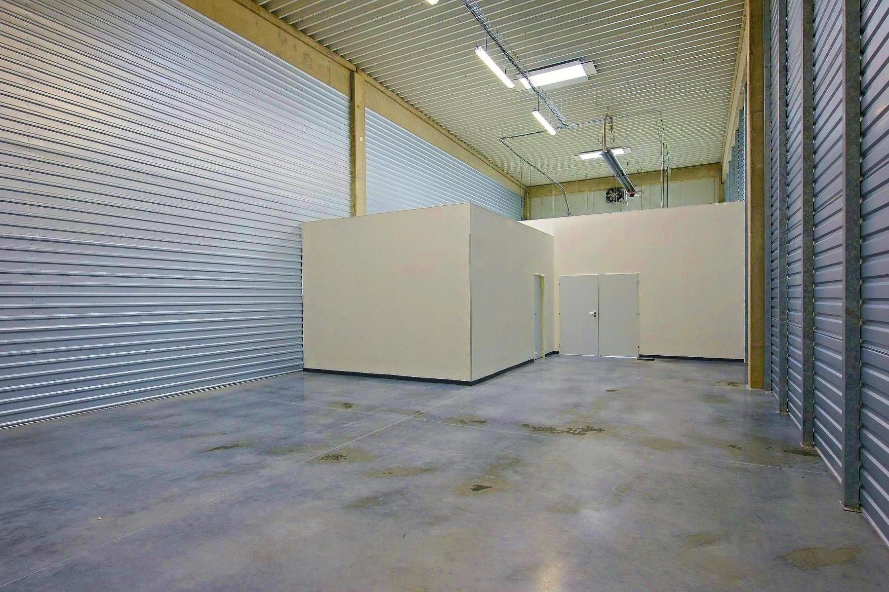 Pronájem komerčního prostoru 205 m² - foto 2