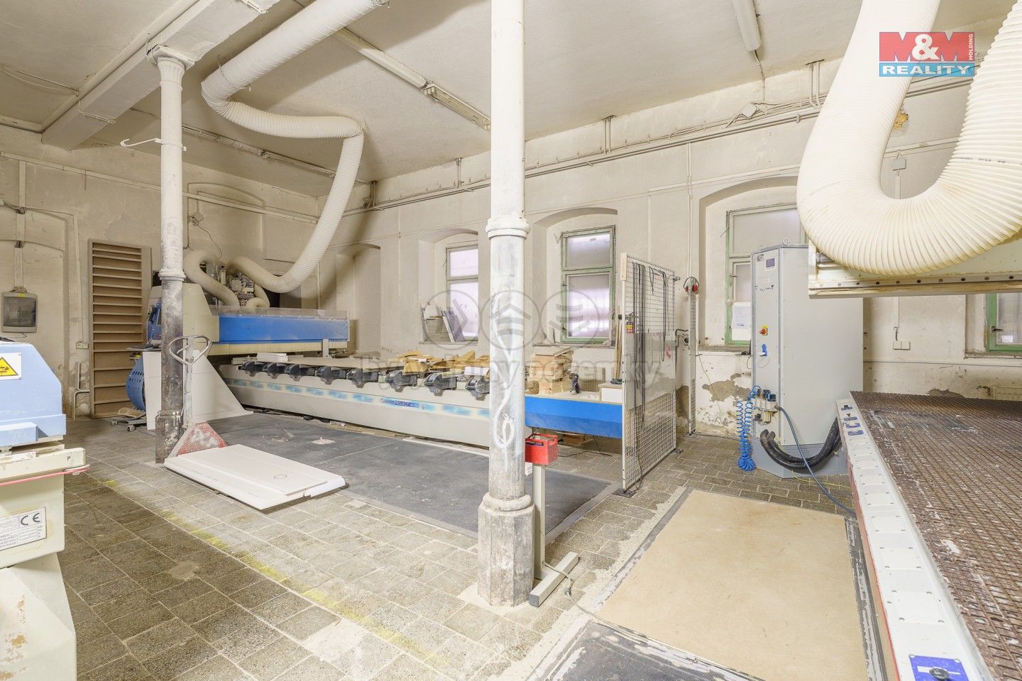 Prodej komerčního prostoru 2100 m² - foto 9