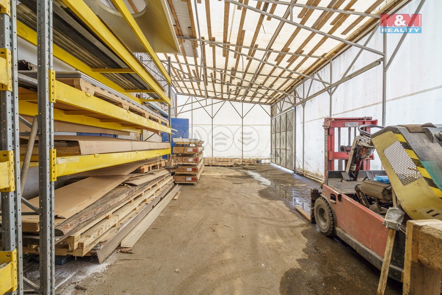 Prodej komerčního prostoru 2100 m² - foto 24