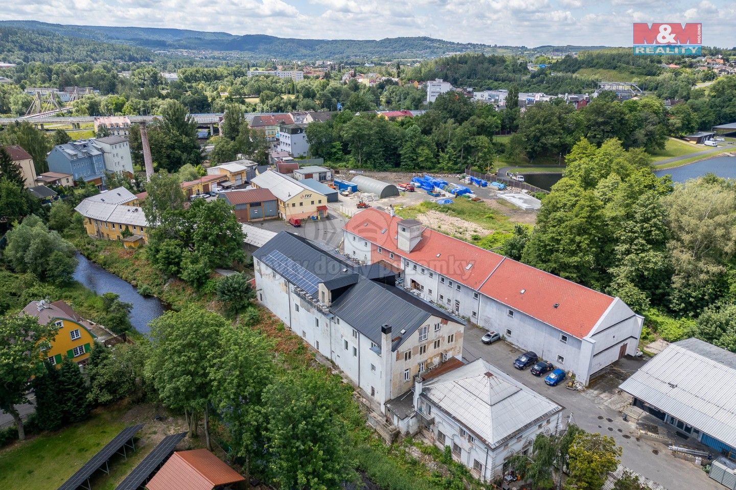 Prodej komerčního prostoru 2100 m² - foto 32