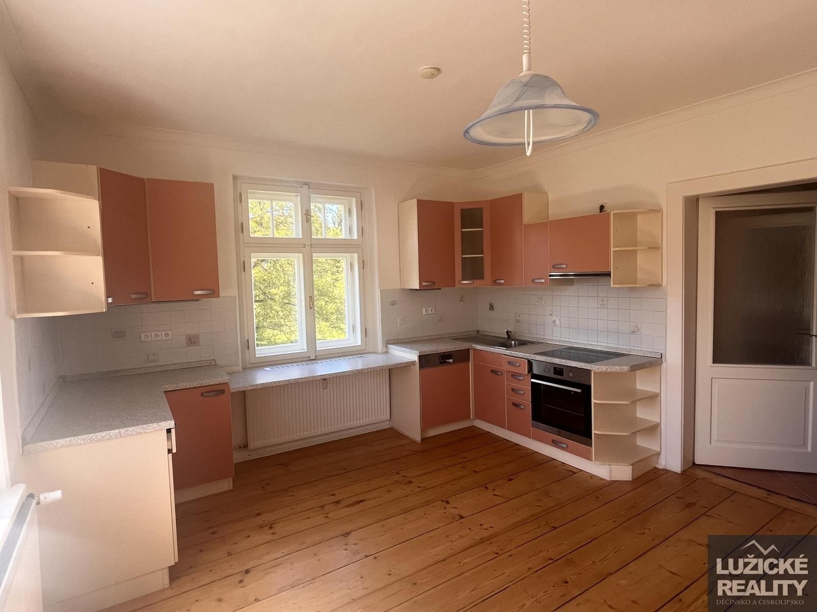 Pronájem bytu 2+1 79 m² - foto 3