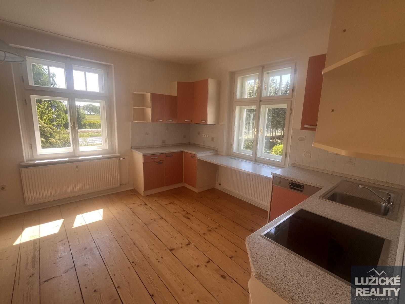 Pronájem bytu 2+1 79 m² - foto 11