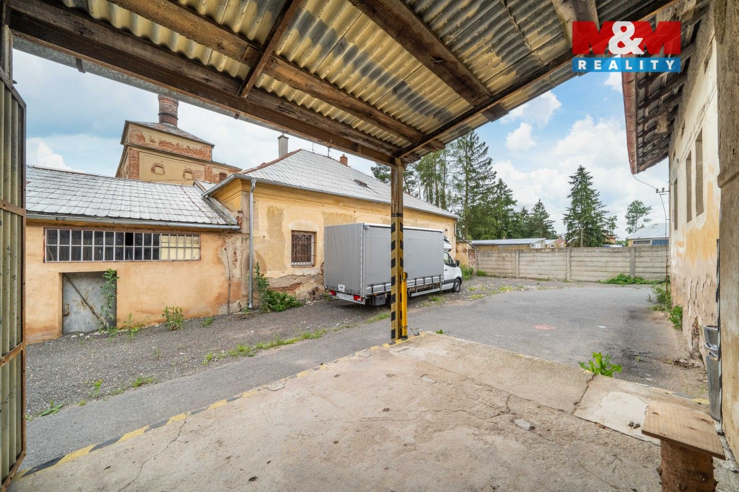 Pronájem komerčního prostoru 205 m² - foto 2