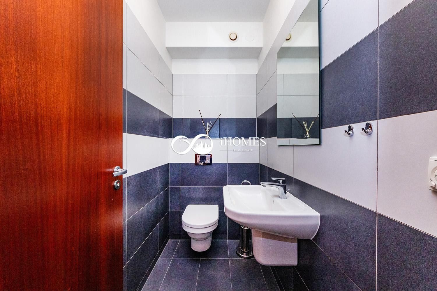 Pronájem bytu 3+kk 115 m² - foto 3