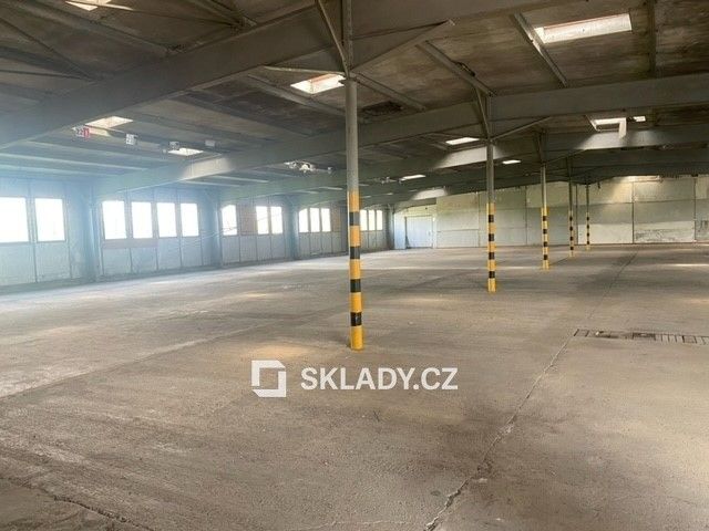 Pronájem komerčního prostoru 1080 m² - foto 1