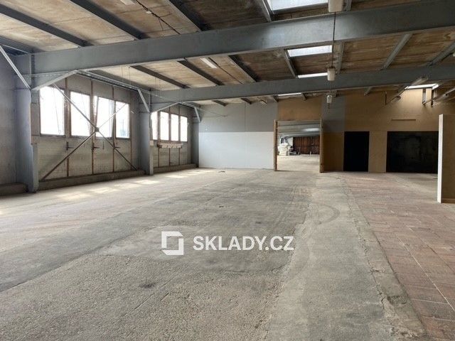 Pronájem komerčního prostoru 1080 m² - foto 8