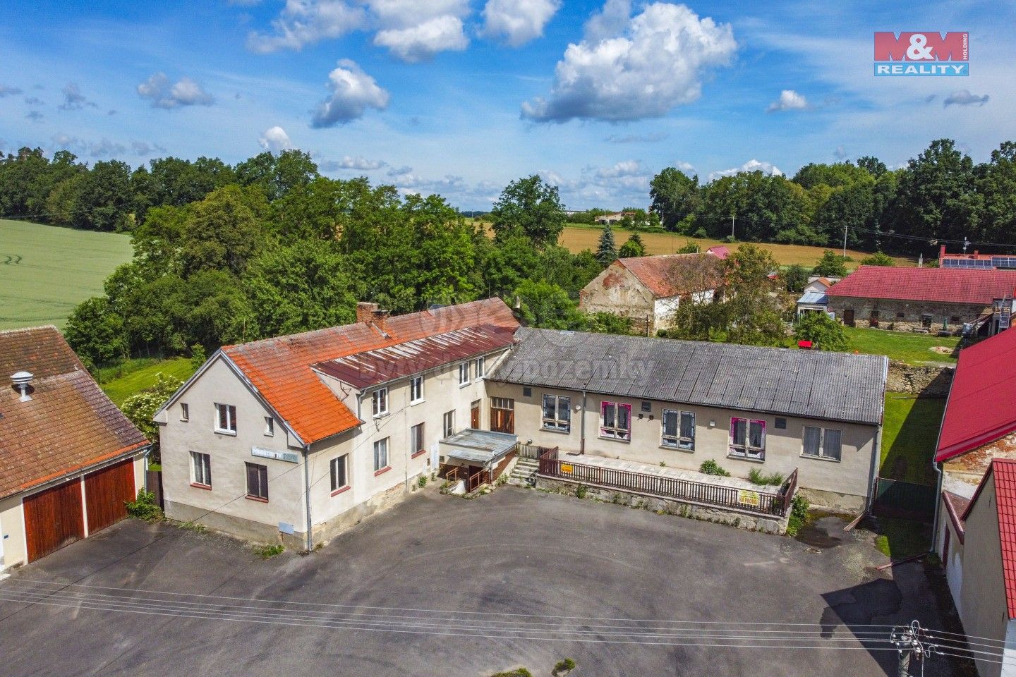 Prodej komerčního prostoru 872 m² - foto 1
