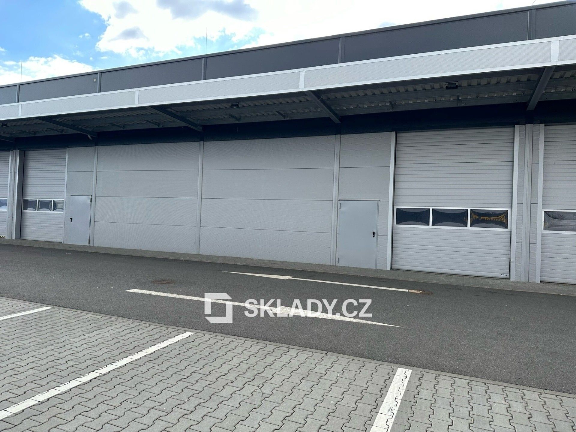 Pronájem komerčního prostoru 270 m² - foto 1
