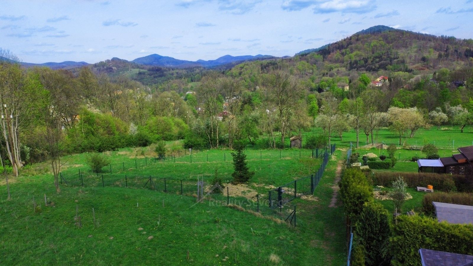 Prodej pozemku 640 m² - foto 1