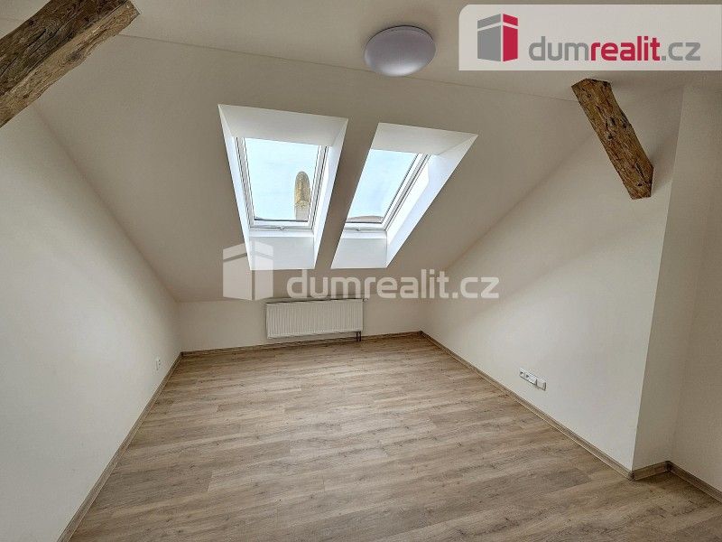 Pronájem bytu 2+kk 72 m² - foto 8