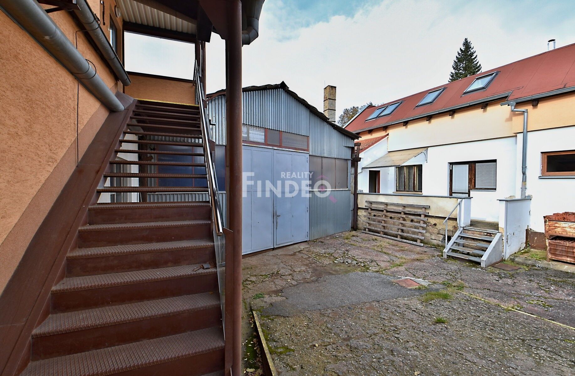 Pronájem komerčního prostoru 1350 m² - foto 4
