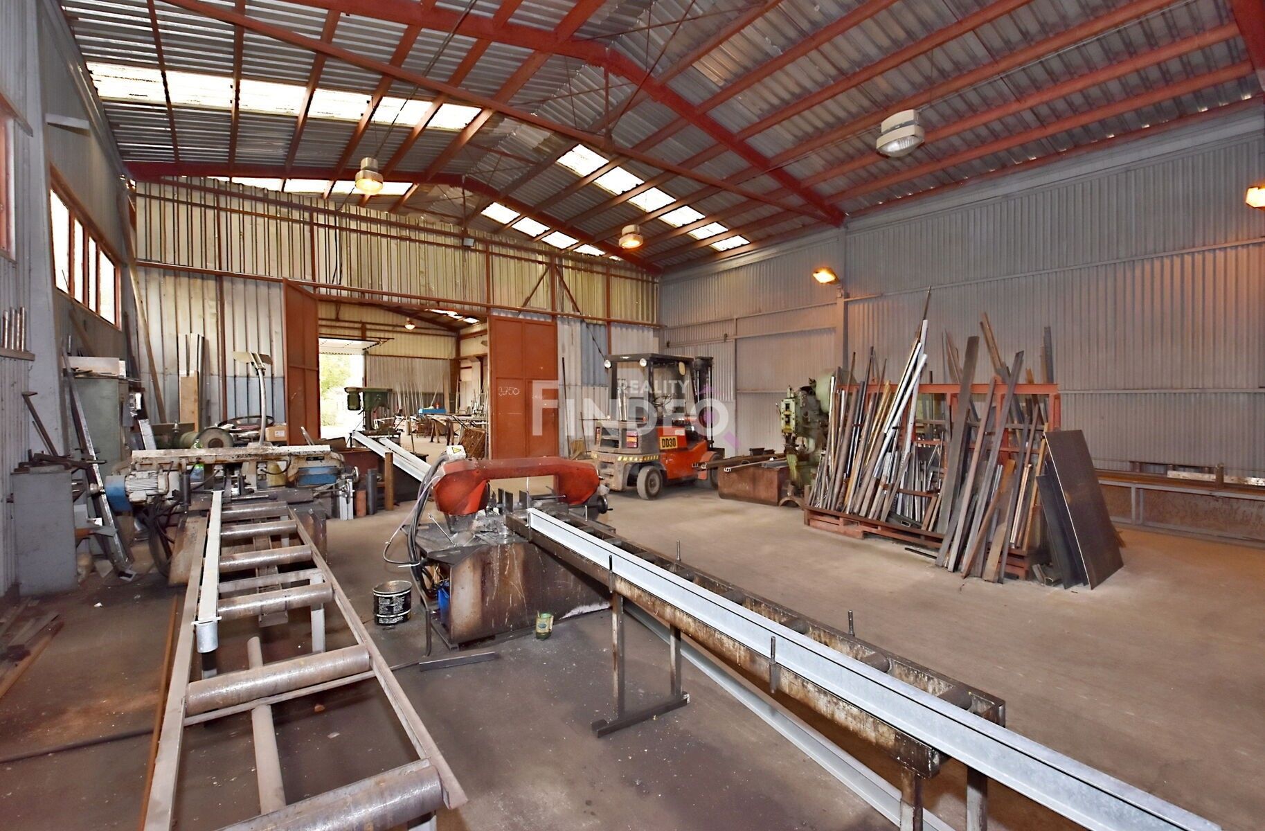 Pronájem komerčního prostoru 1350 m² - foto 5