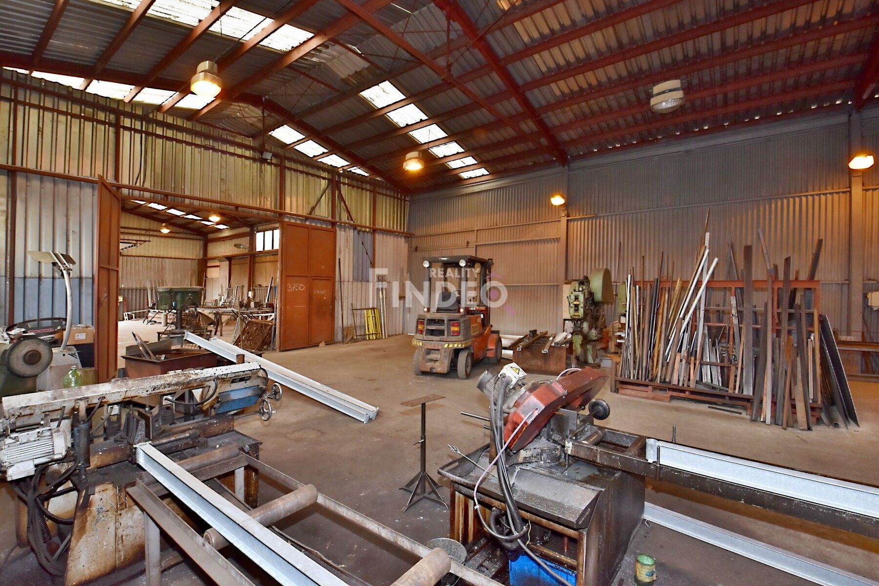 Pronájem komerčního prostoru 1350 m² - foto 6