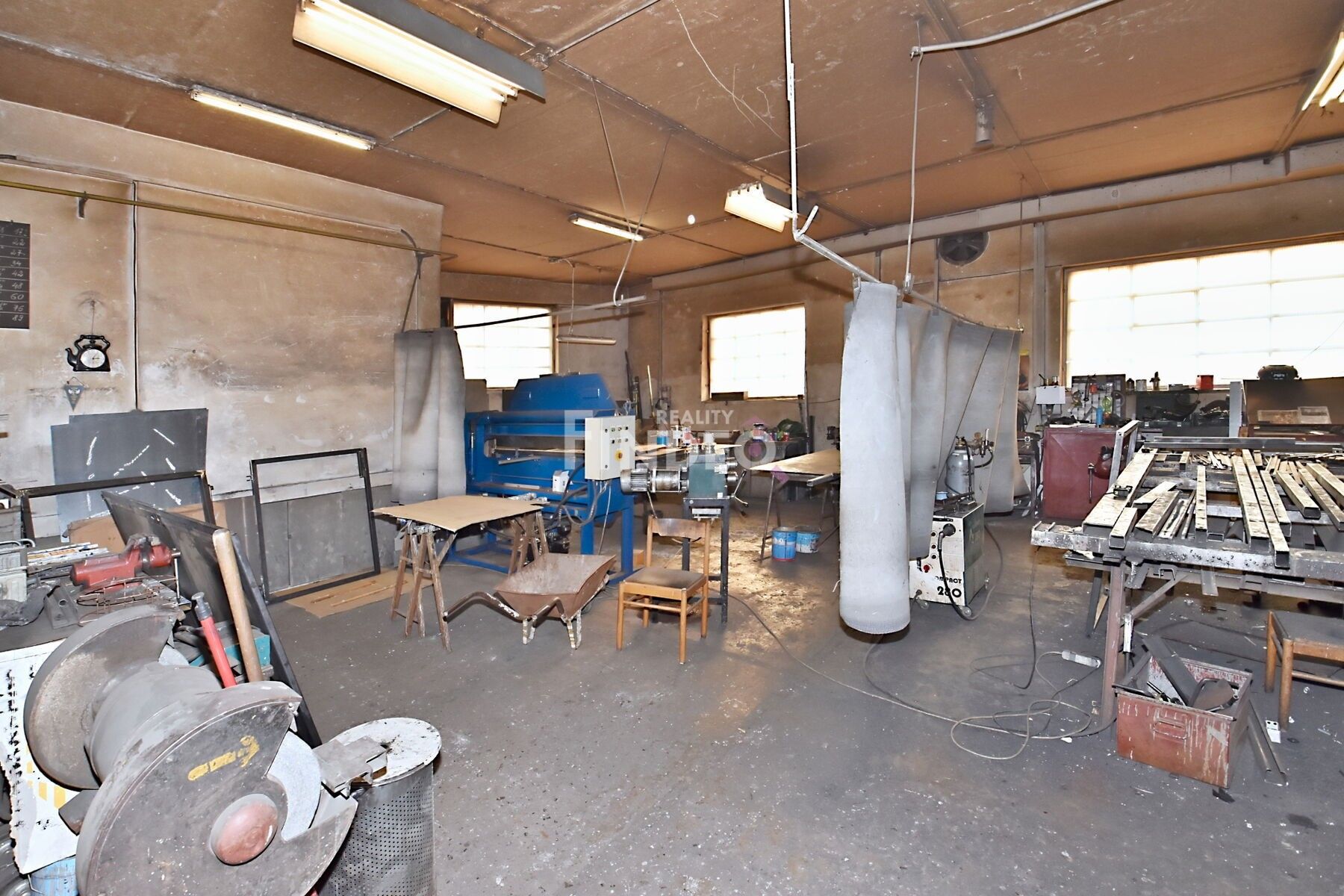 Pronájem komerčního prostoru 1350 m² - foto 16