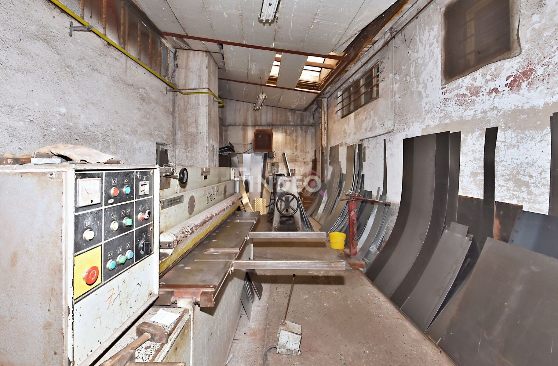 Pronájem komerčního prostoru 1350 m² - foto 23
