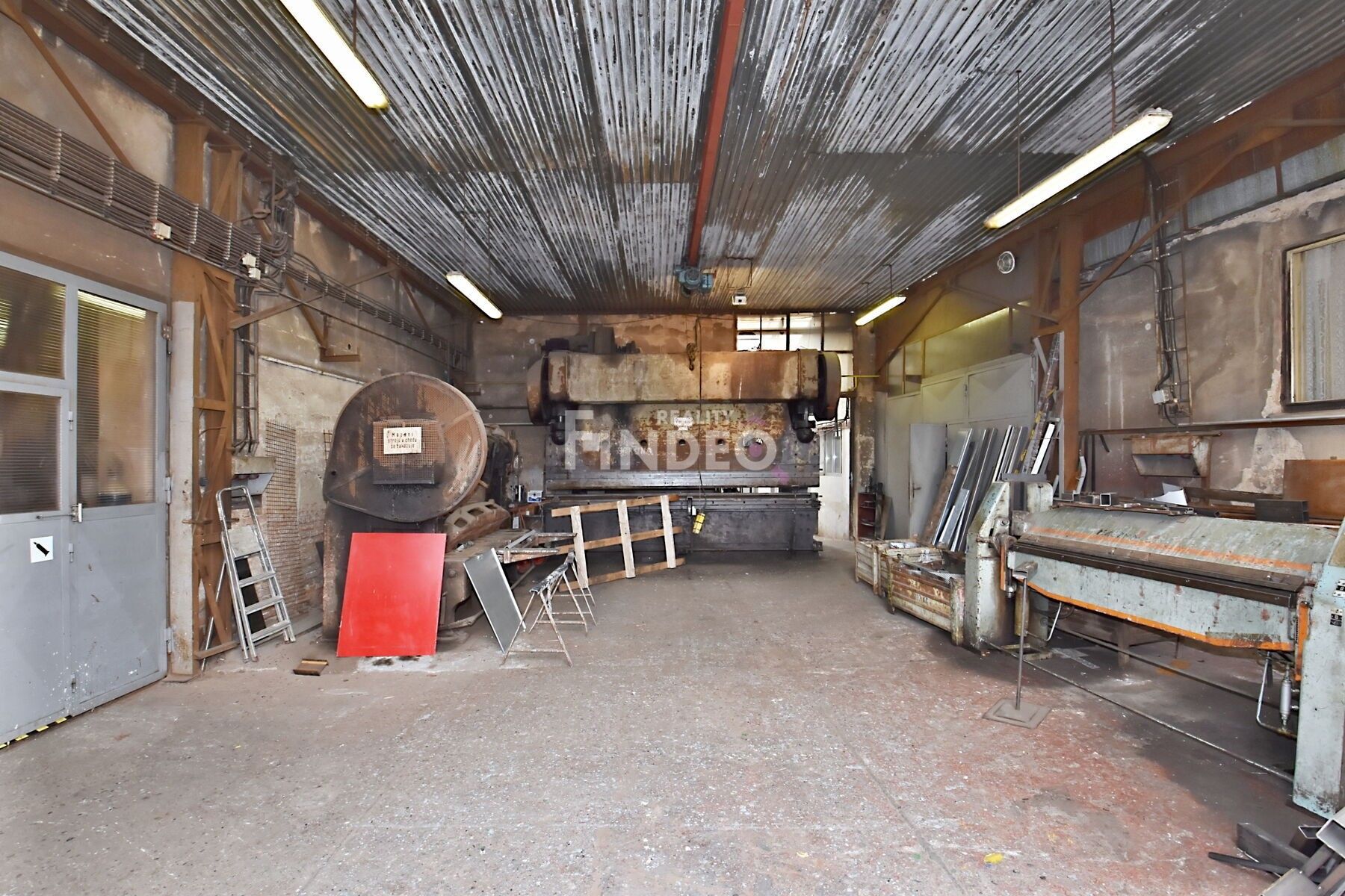 Pronájem komerčního prostoru 1350 m² - foto 20