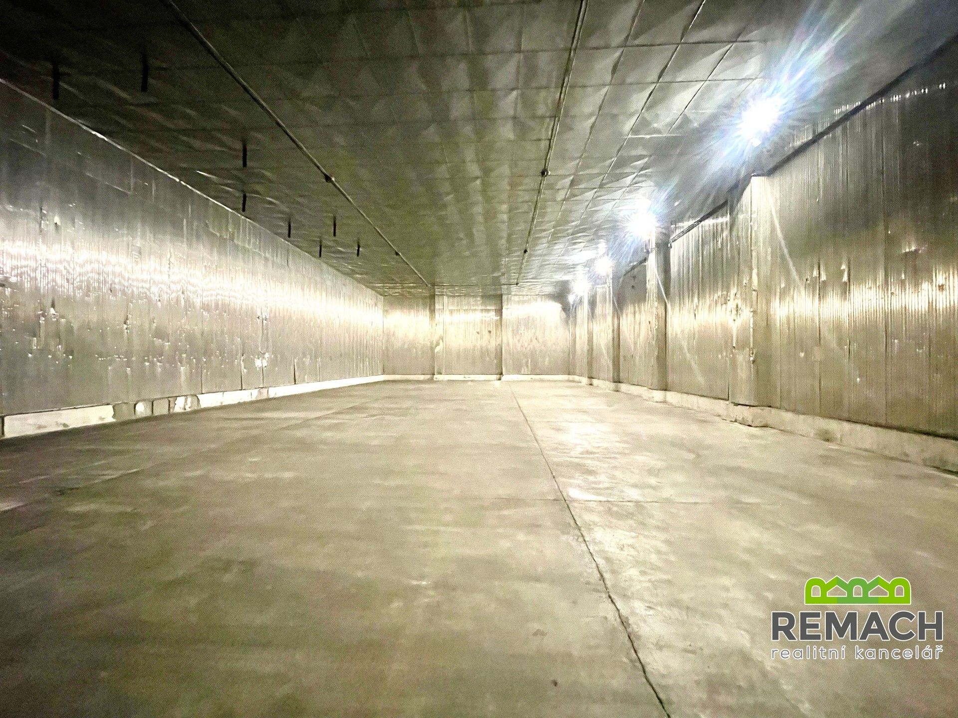 Pronájem komerčního prostoru 511 m² - foto 1